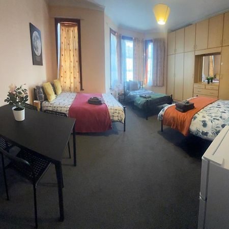 25 Minutes To Central London Rooms 35 외부 사진