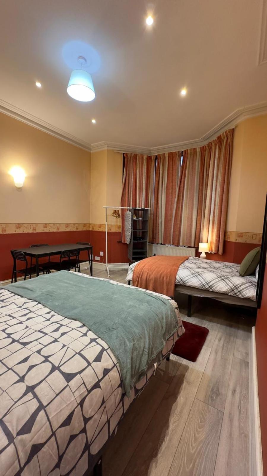 25 Minutes To Central London Rooms 35 외부 사진