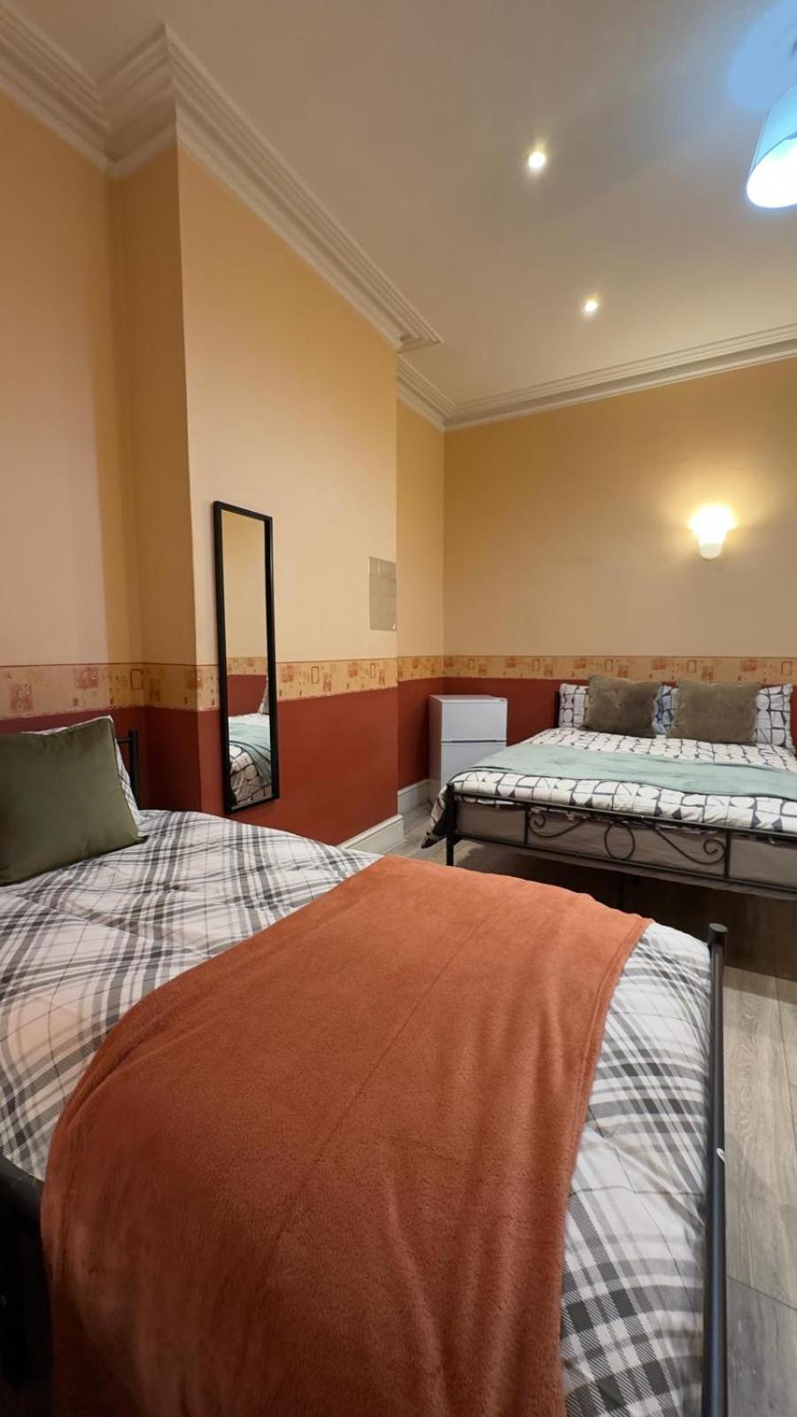 25 Minutes To Central London Rooms 35 외부 사진