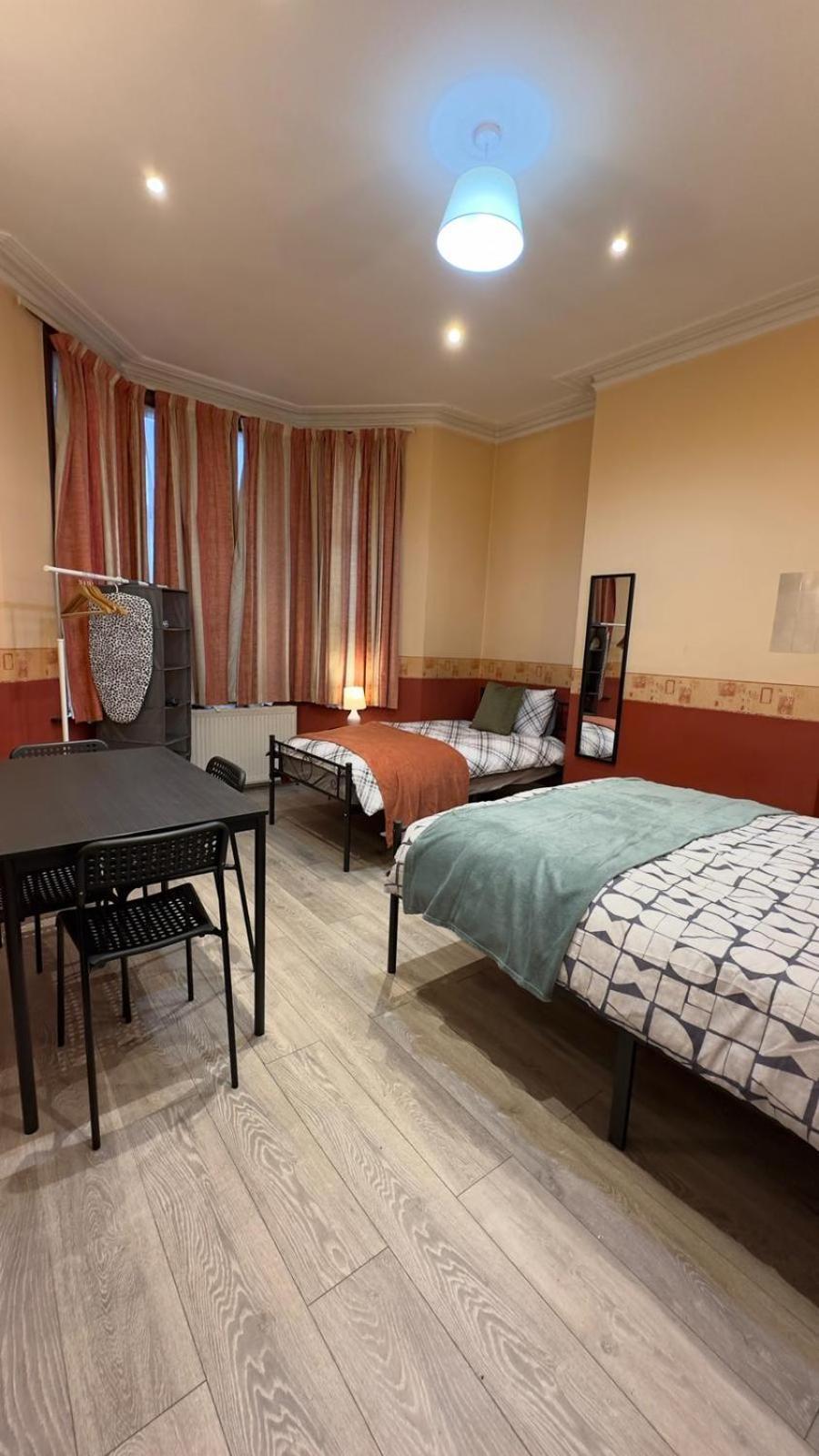 25 Minutes To Central London Rooms 35 외부 사진