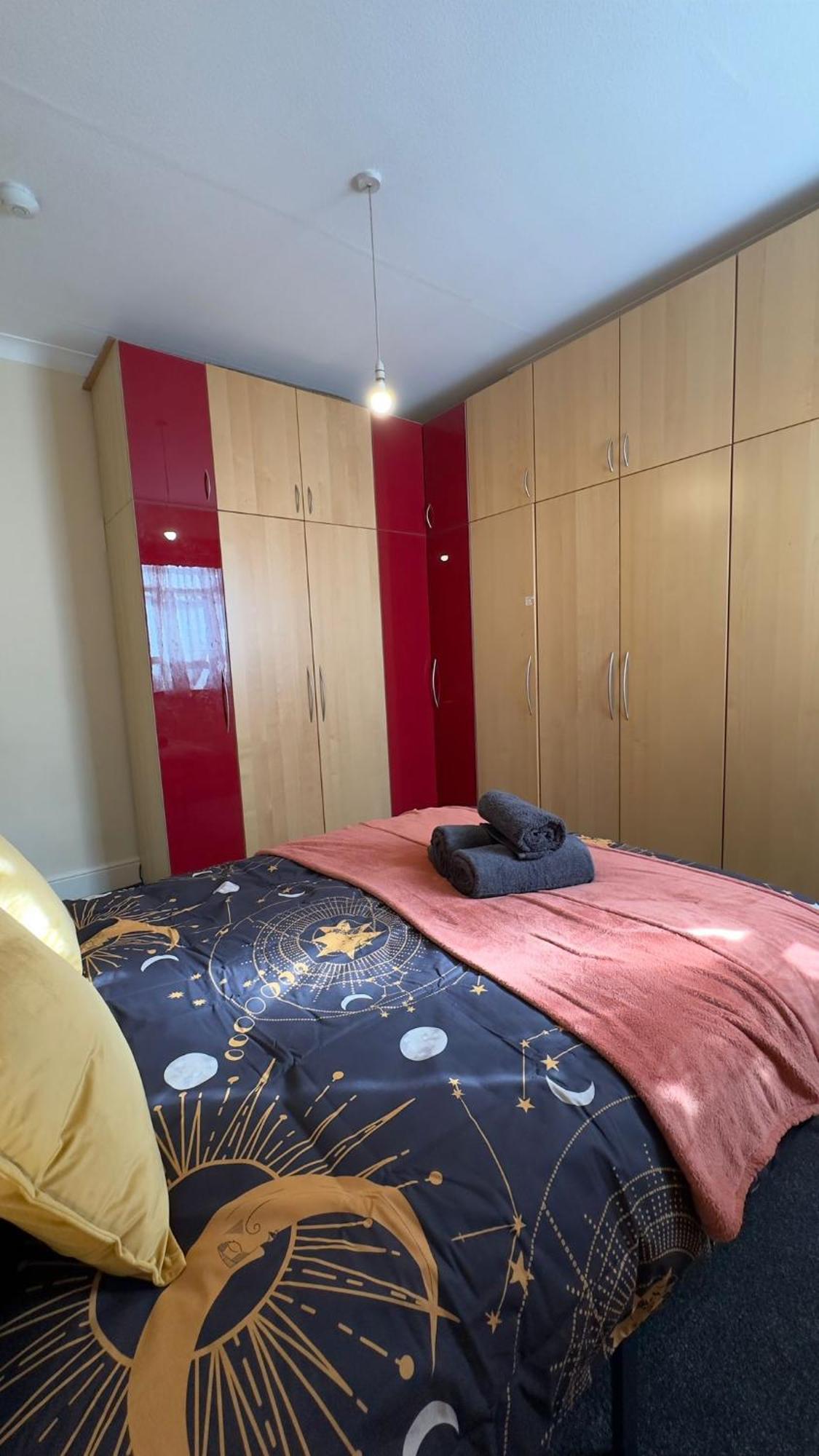 25 Minutes To Central London Rooms 35 외부 사진