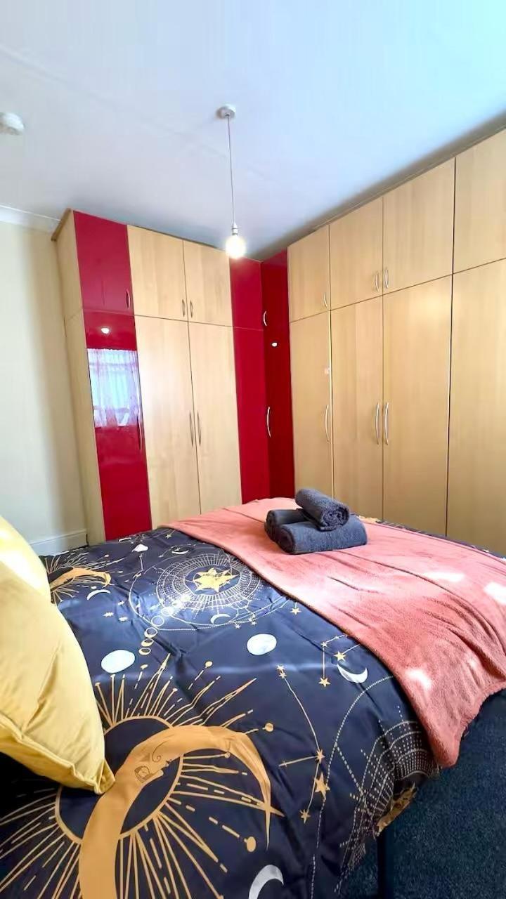 25 Minutes To Central London Rooms 35 외부 사진
