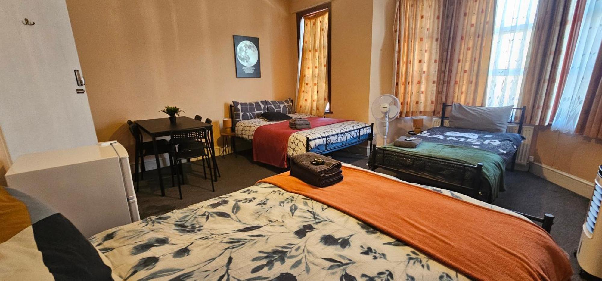 25 Minutes To Central London Rooms 35 외부 사진
